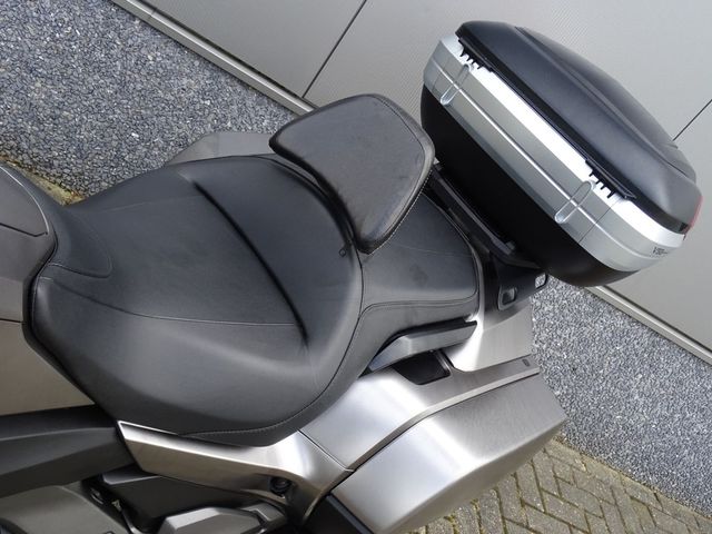 honda - gl-1800-goldwing-bagger