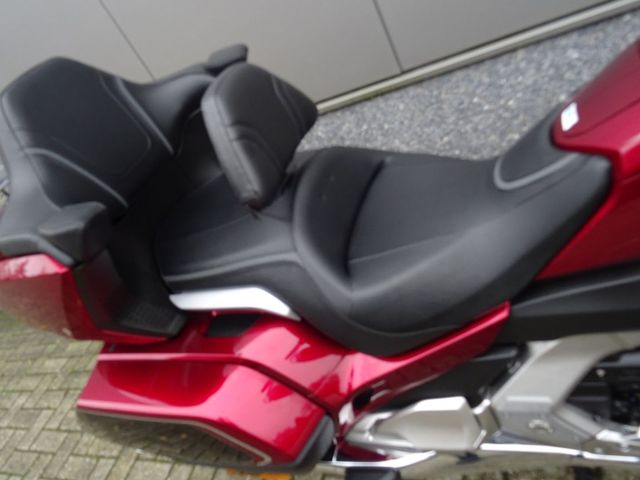 honda - gl-1800-goldwing-dct