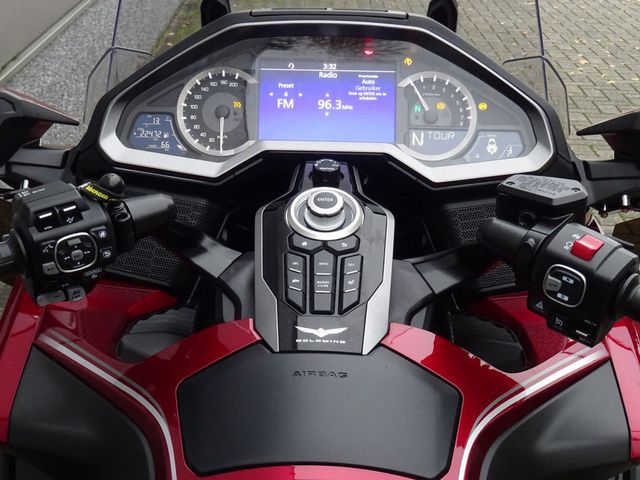 honda - gl-1800-goldwing-dct