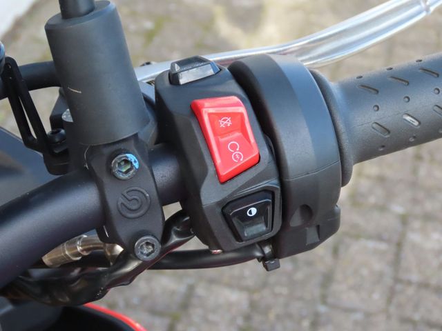 aprilia - tuono--v4-1100-factory