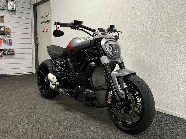 ducati - xdiavel-black-star