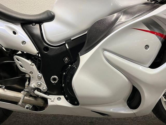 suzuki - gsx-r-1300-hayabusa