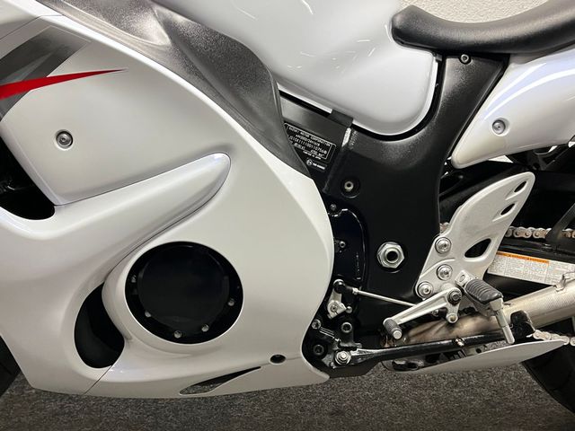 suzuki - gsx-r-1300-hayabusa