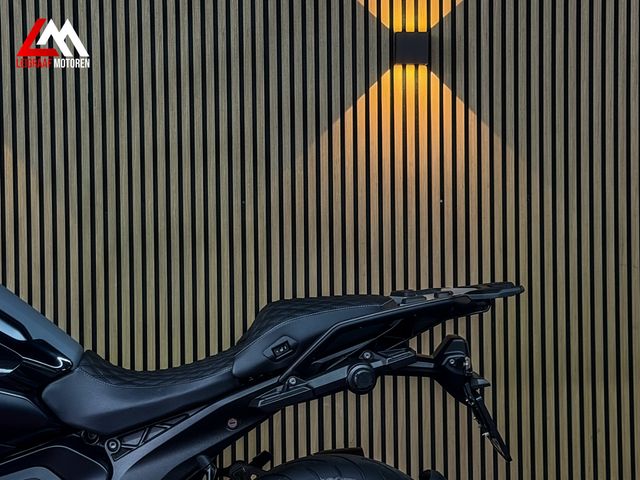 bmw - r-1300-gs-triple-black