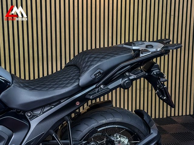 bmw - r-1300-gs-triple-black