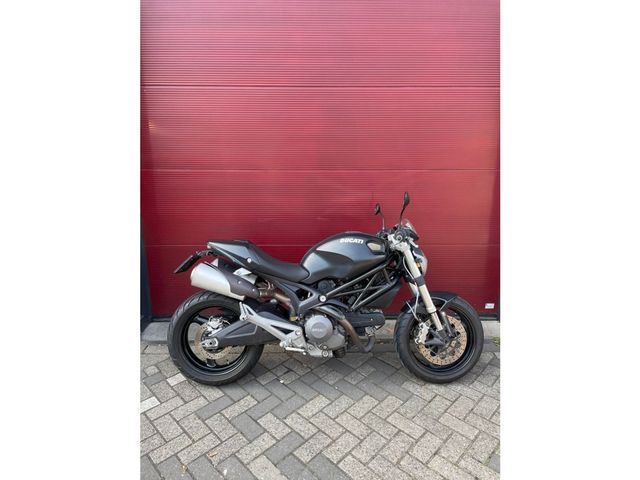 ducati - monster-696