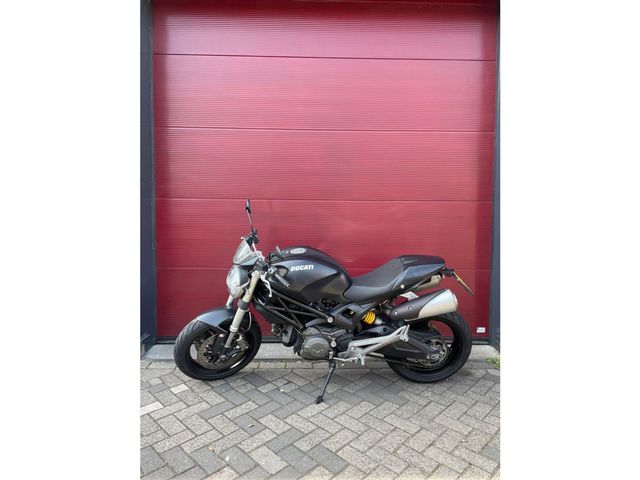 ducati - monster-696