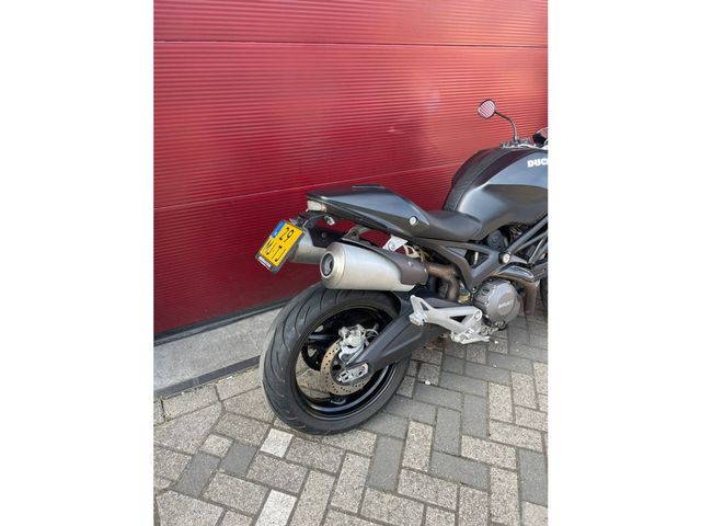 ducati - monster-696