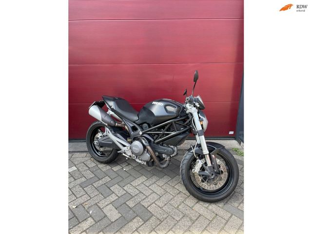 ducati - monster-696