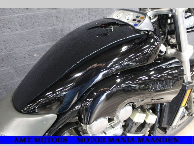 yamaha - vmx-1200-black-max