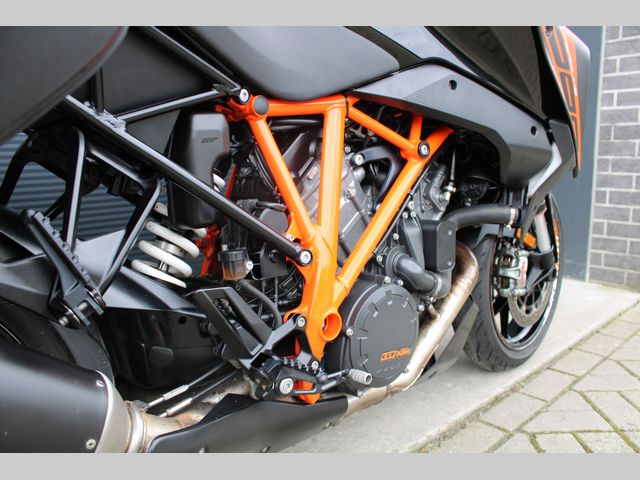 ktm - 1290-super-duke-gt