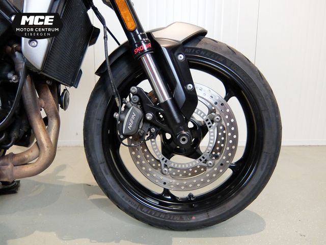 triumph - trident-660