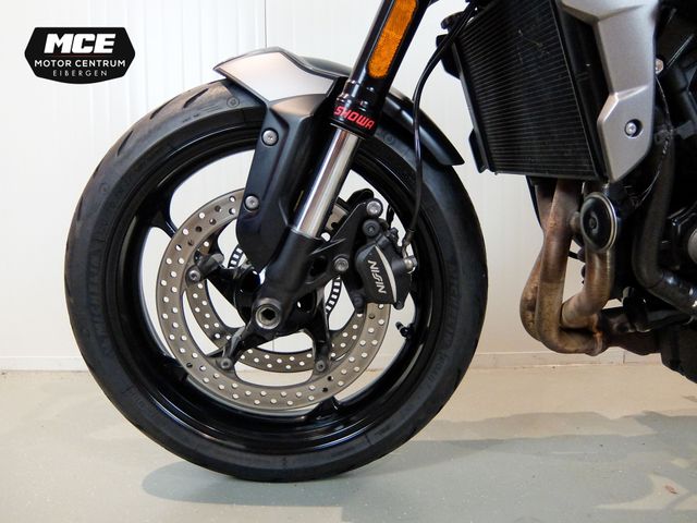 triumph - trident-660