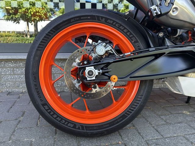 ktm - 890-duke-r
