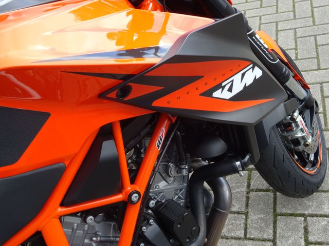 ktm - 1290-super-duke-r