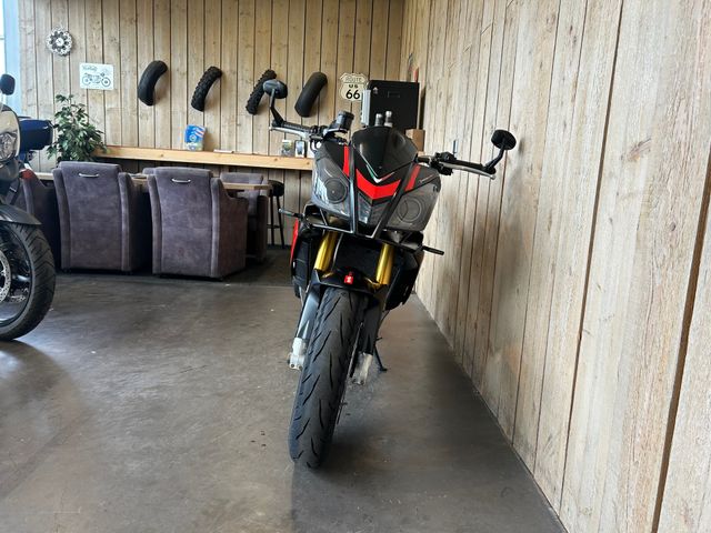 aprilia - tuono-v4