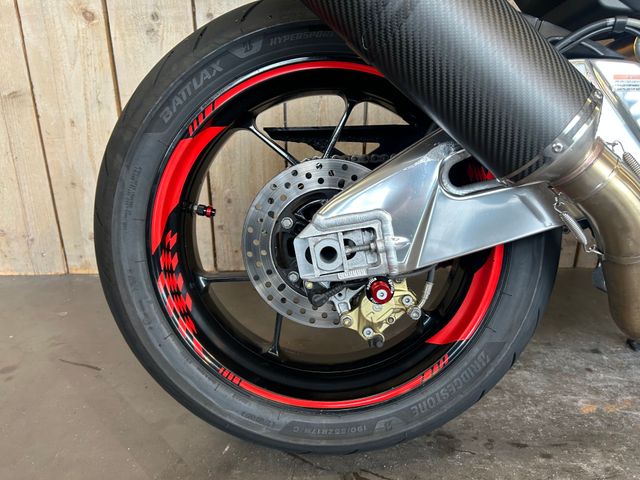 aprilia - tuono-v4