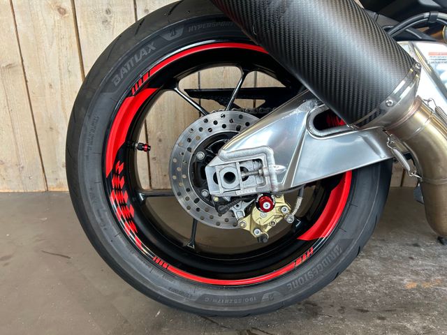 aprilia - tuono-v4