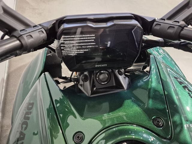 ducati - diavel-for-bentley