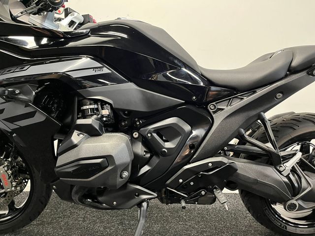 bmw - r-1300-rs