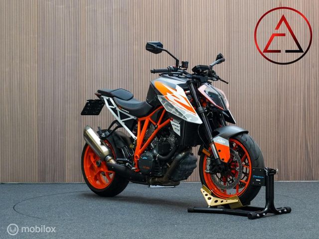 ktm - 1290-super-duke-r