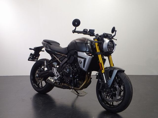 suzuki - gsx-8t