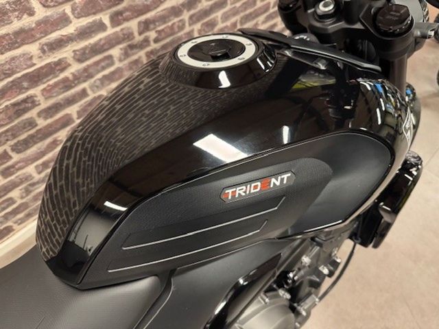 triumph - trident-800