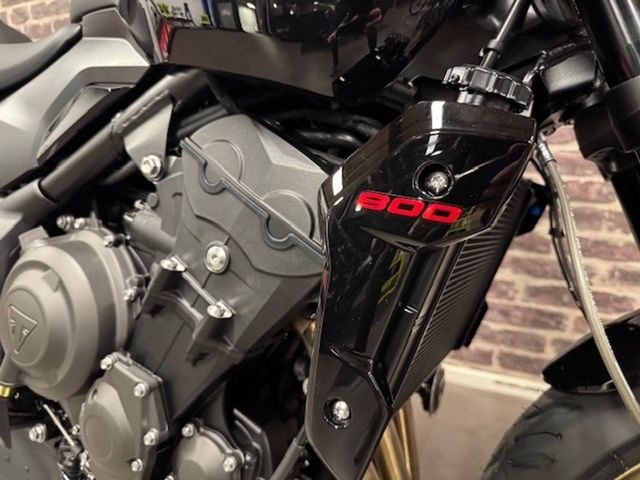 triumph - trident-800