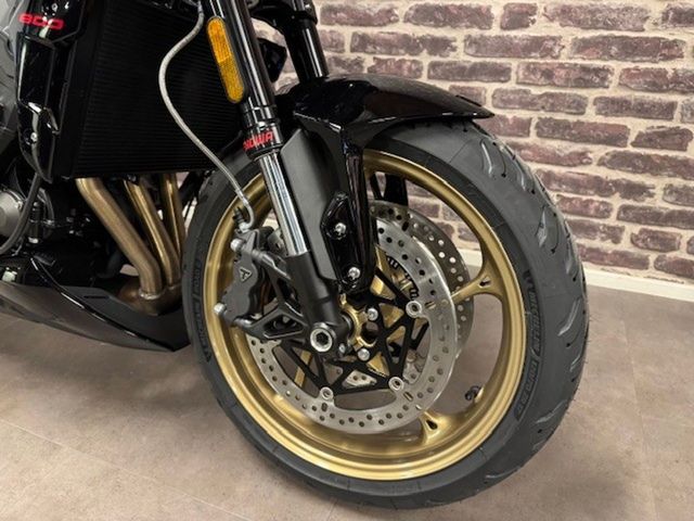 triumph - trident-800