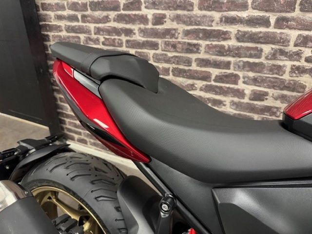 triumph - trident-800