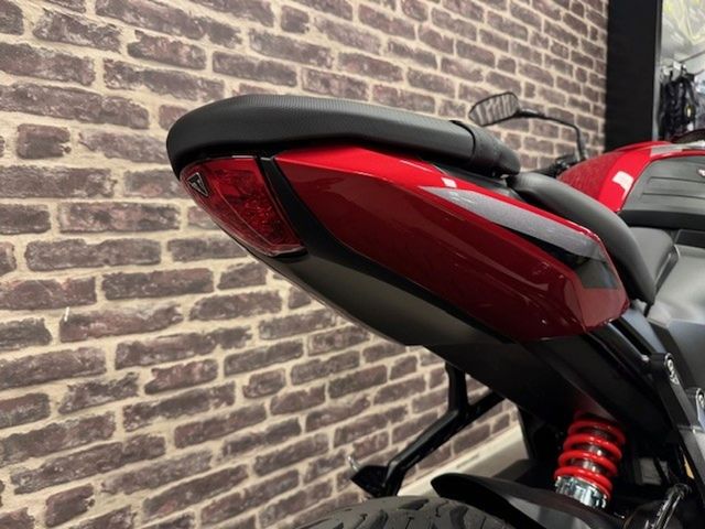 triumph - trident-800