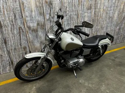 HARLEY-DAVIDSON SPORTSTER XLH 883 HUGGER – foto 3