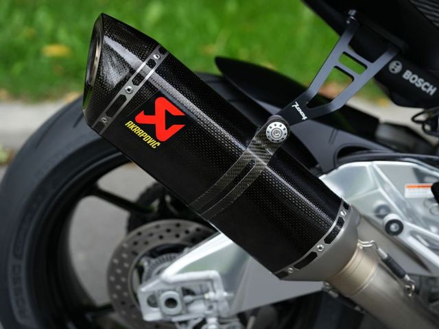 aprilia - tuono-v4-factory