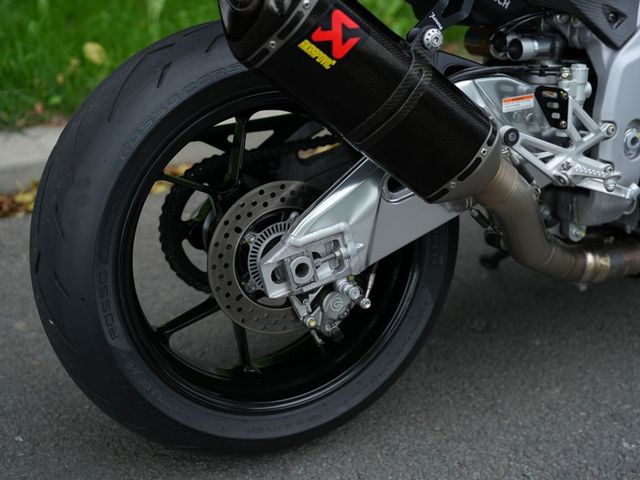 aprilia - tuono-v4-factory