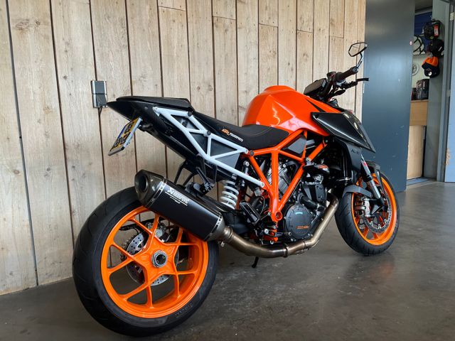 ktm - 1290-super-duke-r