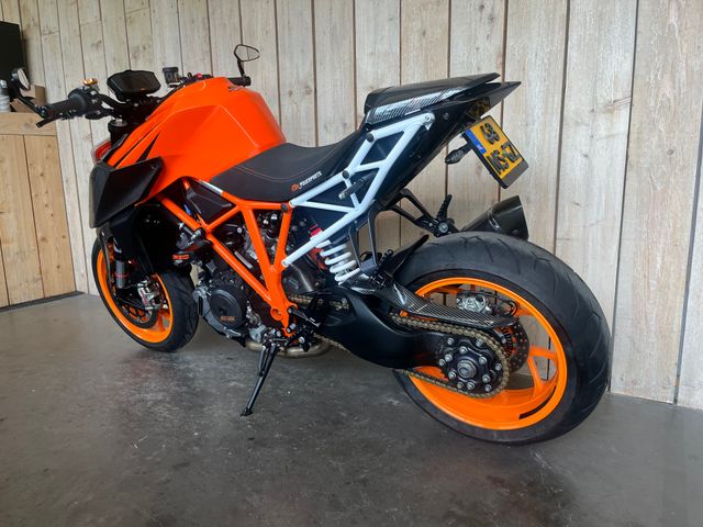 ktm - 1290-super-duke-r