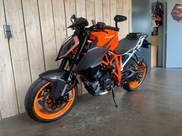 ktm - 1290-super-duke-r