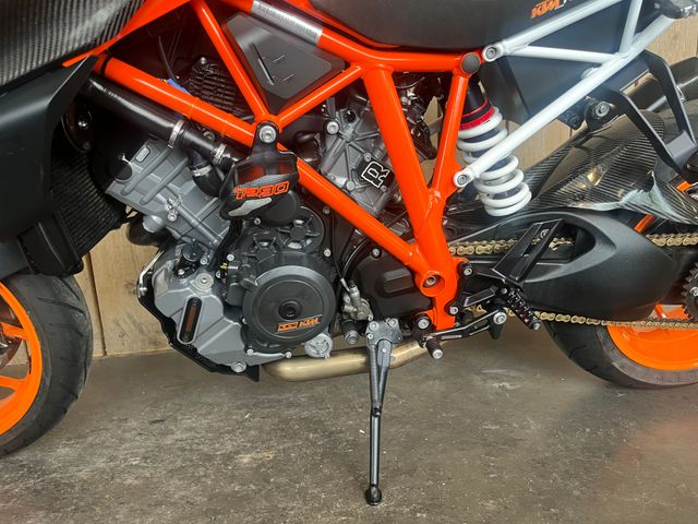 ktm - 1290-super-duke-r