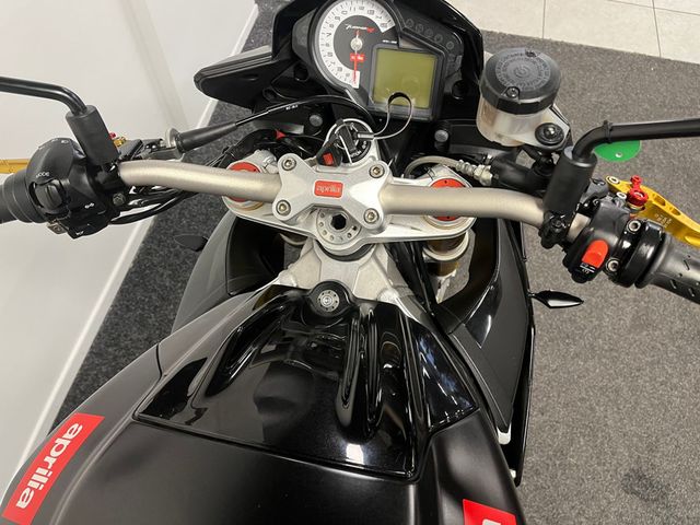 aprilia - tuono-v4-r-aprc