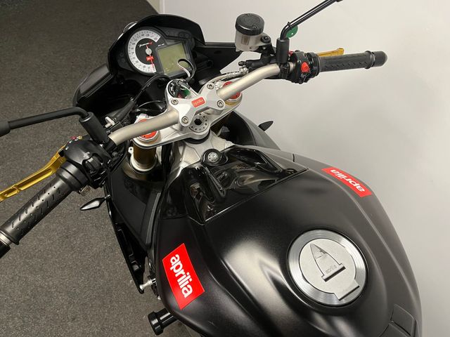 aprilia - tuono-v4-r-aprc