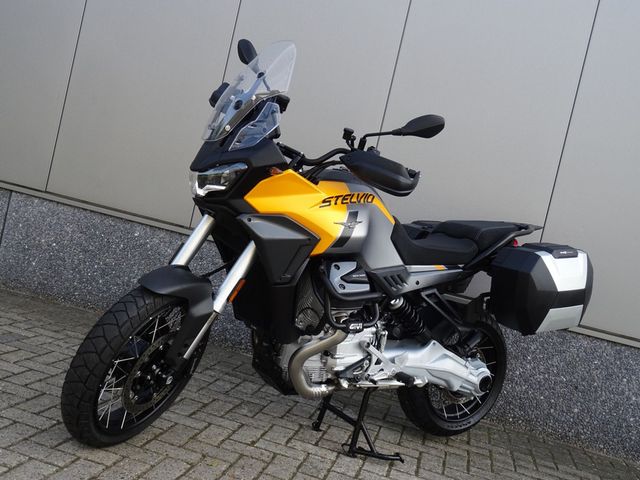 moto-guzzi - stelvio