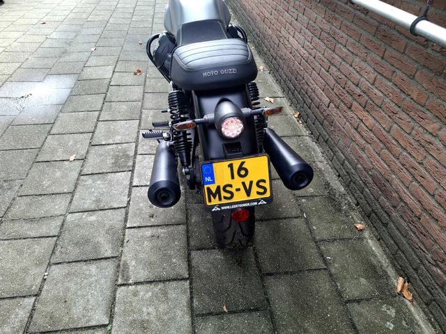 moto-guzzi - v-7-stone-850