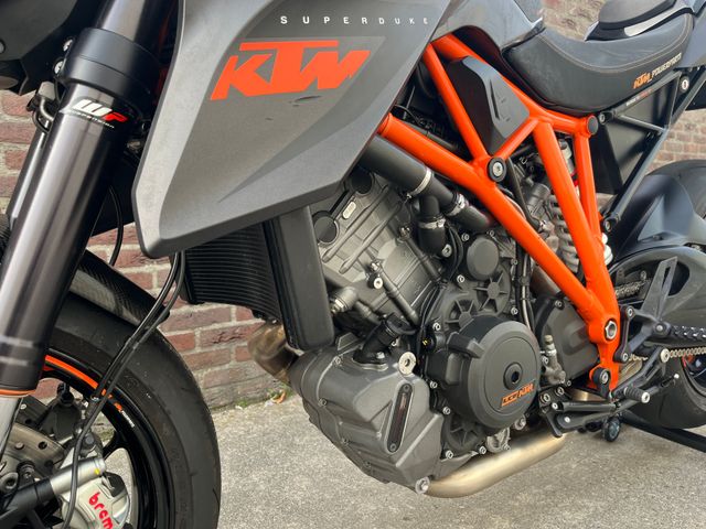 ktm - 1290-super-duke-r