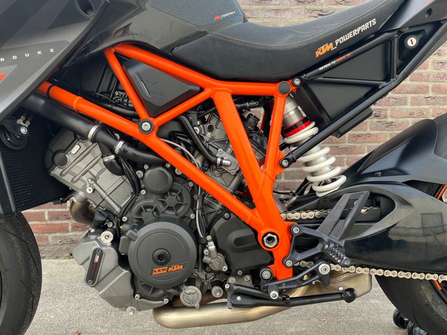 ktm - 1290-super-duke-r