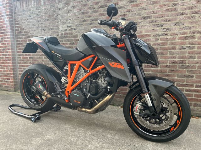 ktm - 1290-super-duke-r