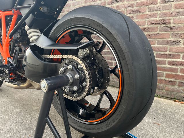 ktm - 1290-super-duke-r