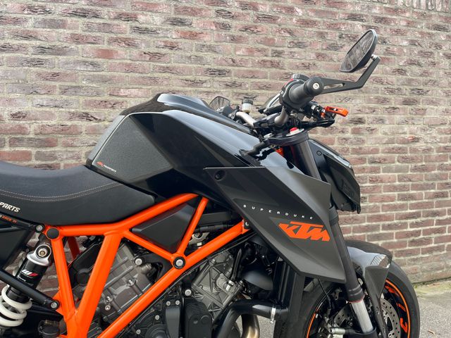 ktm - 1290-super-duke-r