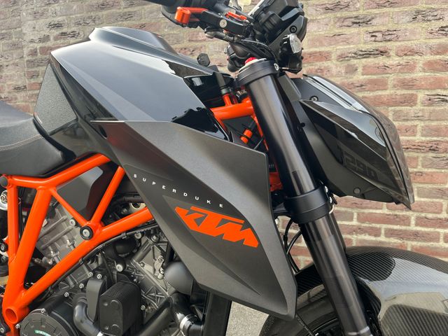 ktm - 1290-super-duke-r