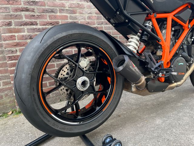 ktm - 1290-super-duke-r
