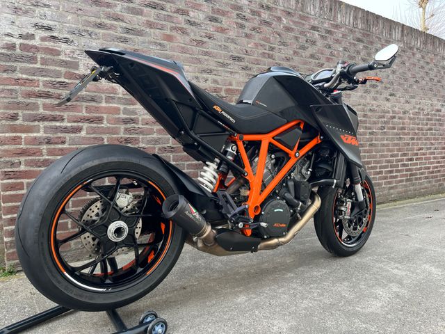 ktm - 1290-super-duke-r